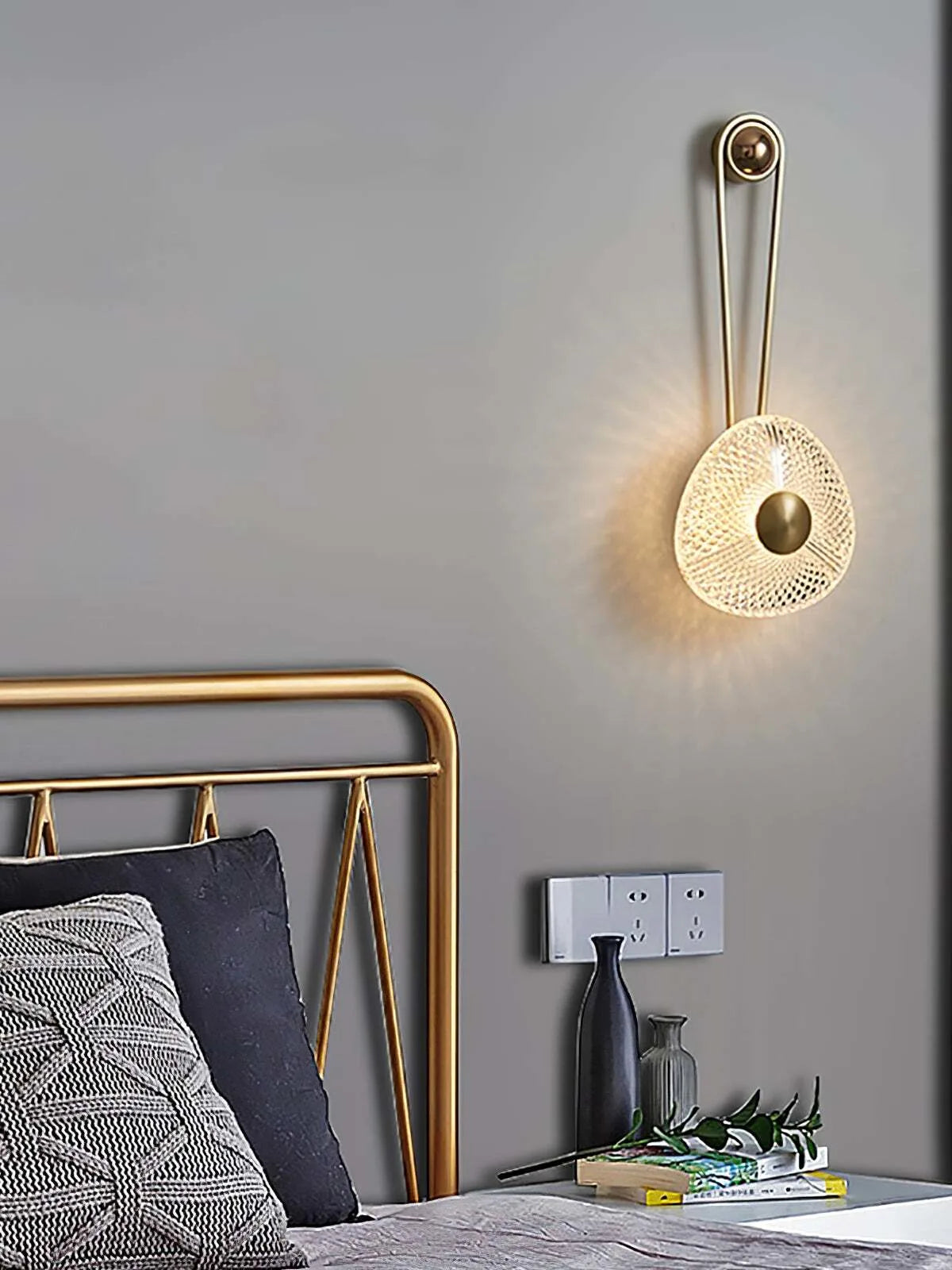 PRISMATIC GLOW WALL LAMP
