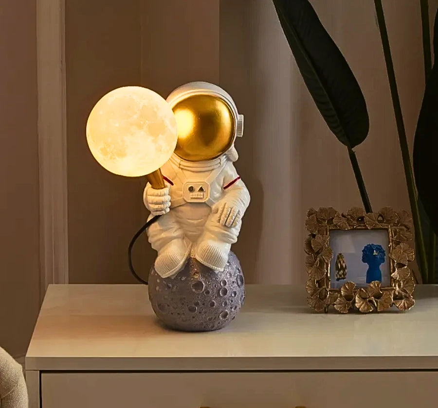 MOONWALKER TABLE LAMP