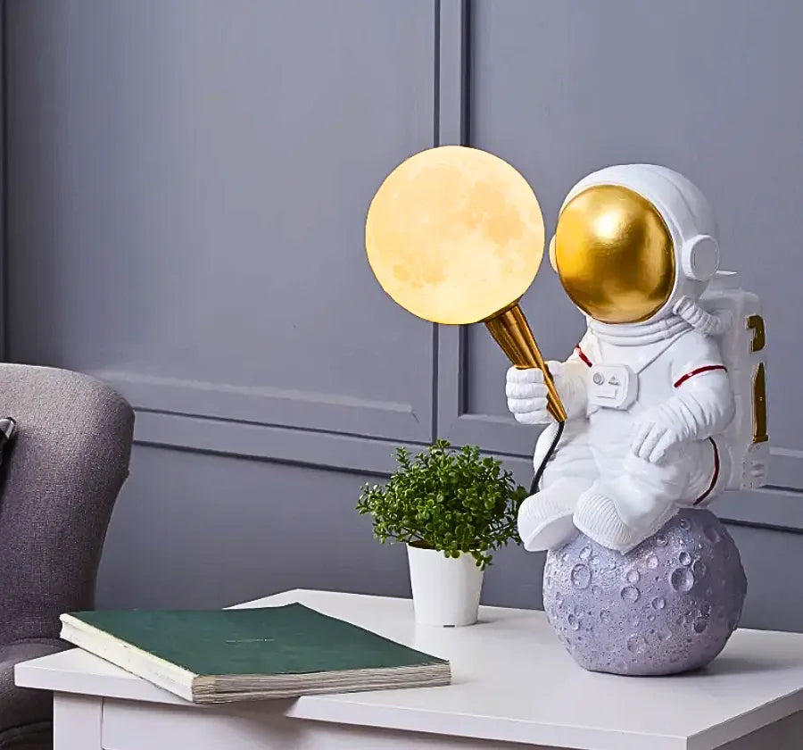 MOONWALKER TABLE LAMP