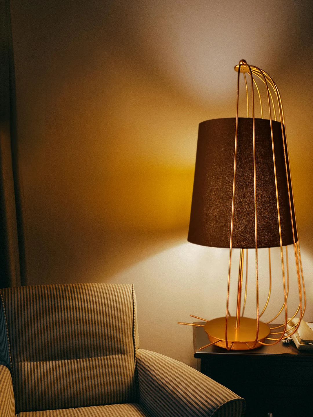 CROWN TABLE LAMP