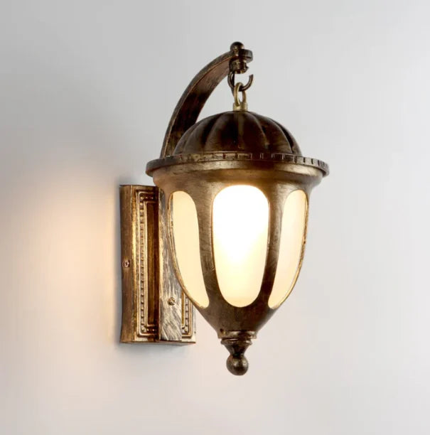 LANTIQUE OUTDOOR WALL LIGHT