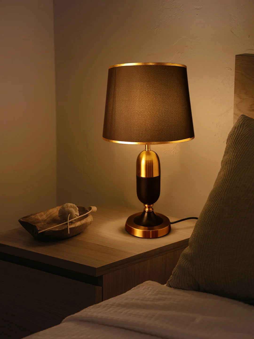 OBSIDIAN TABLE LAMP