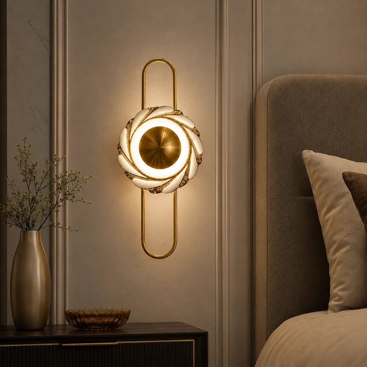 HALOVORA WALL LIGHT